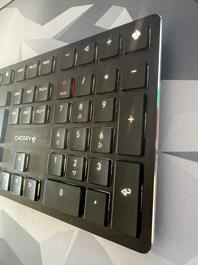 View from the right side of the Cherry KW X ULP